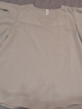 Zenana Light Sage V-Neck Women’s Blouse Sz L